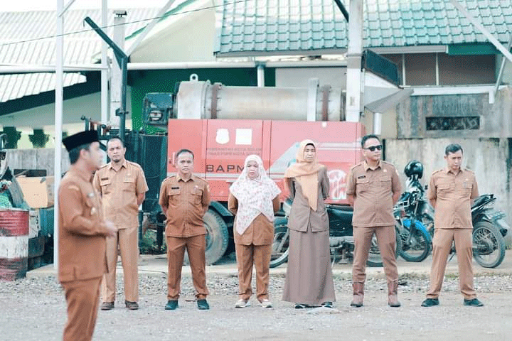 Wakil Wali Kota Solok, Ramadhani Kirana Putra pimpin apel di Dinas PUPR.