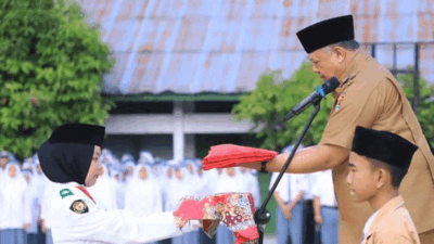 Wali kota pimpin upacara di SMAN 2 Kota Solok.