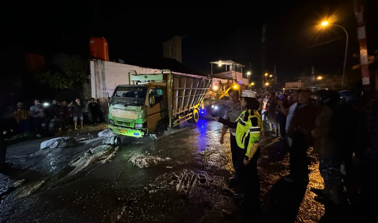 Sebuah truk terlibat kecelakaan dengan kereta api di Sumatera Utara