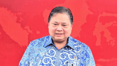 Menteri Koordinator Bidang Perekonomian Airlangga Hartarto menyampaikan keterangan pers di Kompleks Istana Kepresidenan, Jakarta, Selasa (27/2/2024).(BPMI Setpres/Vico)