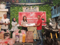 Jalin Kebersamaan, PT AKA1 Kisaran Berbagi Hadiah dengan Karyawan