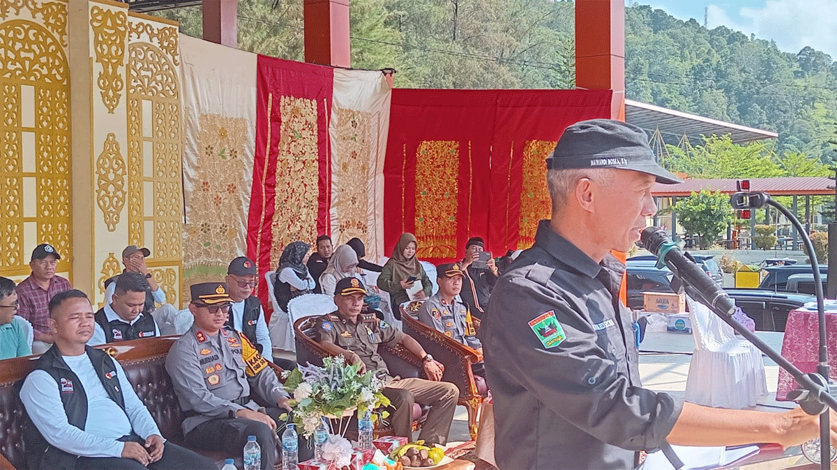 Ketua Bawaslu Pesisir Selatan beri arahan dalam apel di Painan
