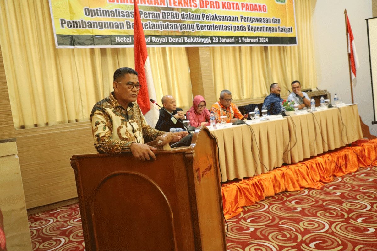 Ketua DPRD Padang beri sambutan