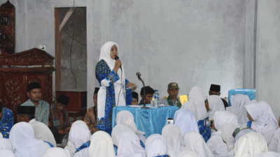 Ketua BKMT Agam, Yenni Andri Warman beri sambutan