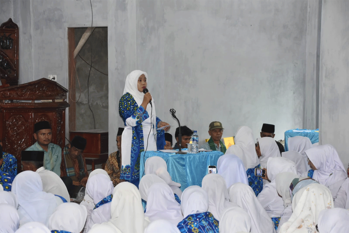 Ketua BKMT Agam, Yenni Andri Warman beri sambutan