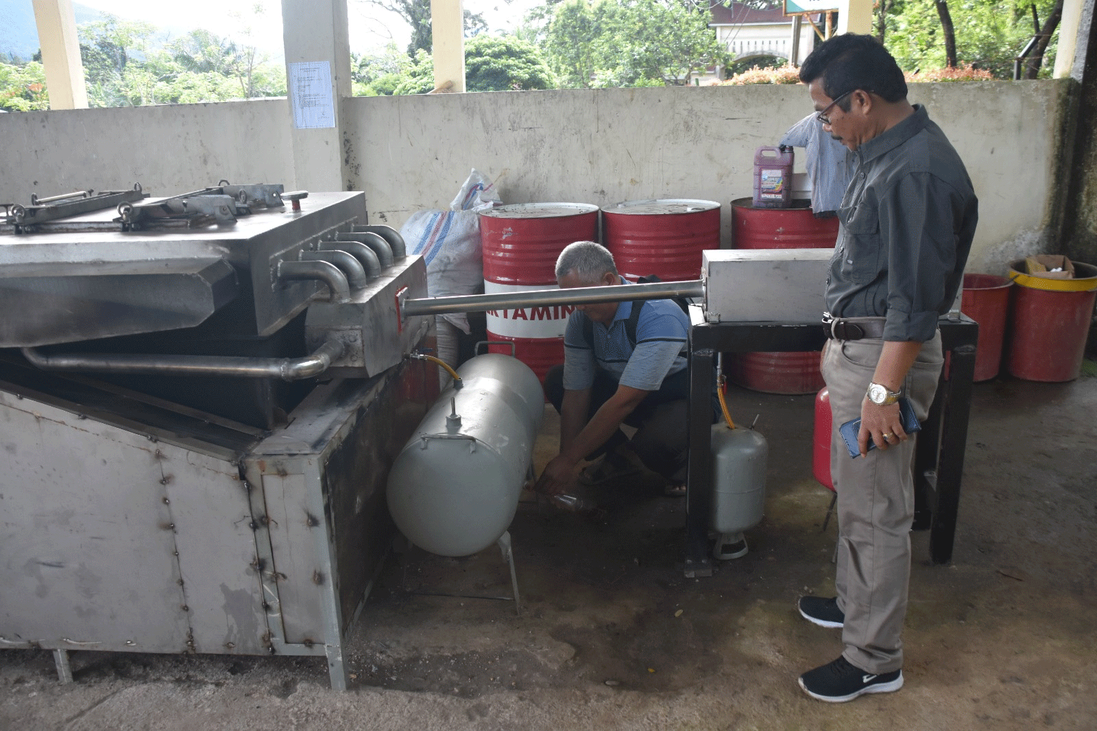 Alat pengolahan sampah menjadi BBM di Agam
