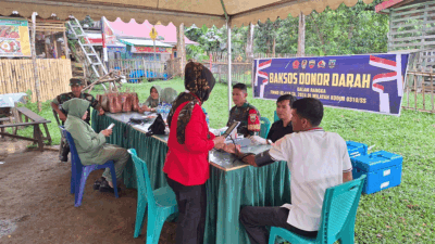Warga akan donor darah jalani pemeriksaan kesehatan