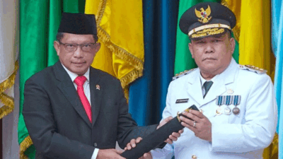 Menteri Dalam Negeri, Tito Karnavian dan Pj Gubernur Riau SF Hariyanto. (riau.go.id)