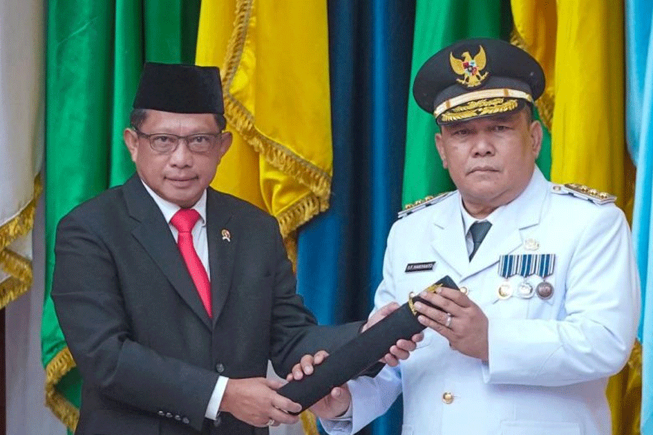 Menteri Dalam Negeri, Tito Karnavian dan Pj Gubernur Riau SF Hariyanto. (riau.go.id)