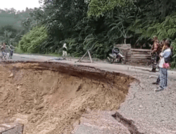 Jalan Nasional Longsor, Arus Kuantan Singingi-Sijunjung Buka Tutup, Truk Besar Dilarang Melintas