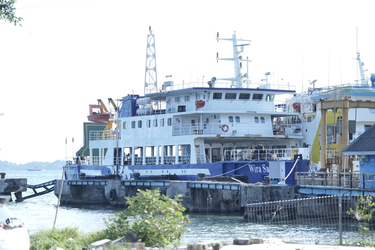 KMP Sameiri yang melayani rute Padang ke Mentawai dan sebaliknya