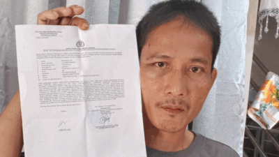 Korban perlihatkan laporan polisi