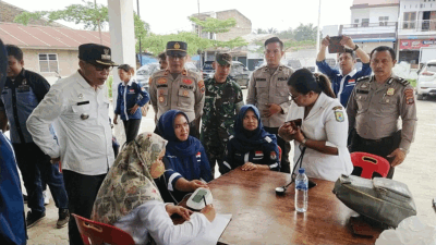 Petugas periksa kesehatan para pelaksana pemilu