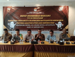 Riau dan Sumatera Utara Sepakat, Ratusan Warga Labuhanbatu Selatan Nyoblos di Rokan Hilir 9 Riau dan Sumatera Utara Sepakat, Ratusan Warga Labuhanbatu Selatan Nyoblos di Rokan Hilir
