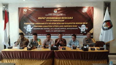 Rapat koordinasi dengan KPU Rohil dan KPU Labuhanbatu Selatan tentang TPS Perbatasan Labuhanbatu Selatan. (riau.go.id)