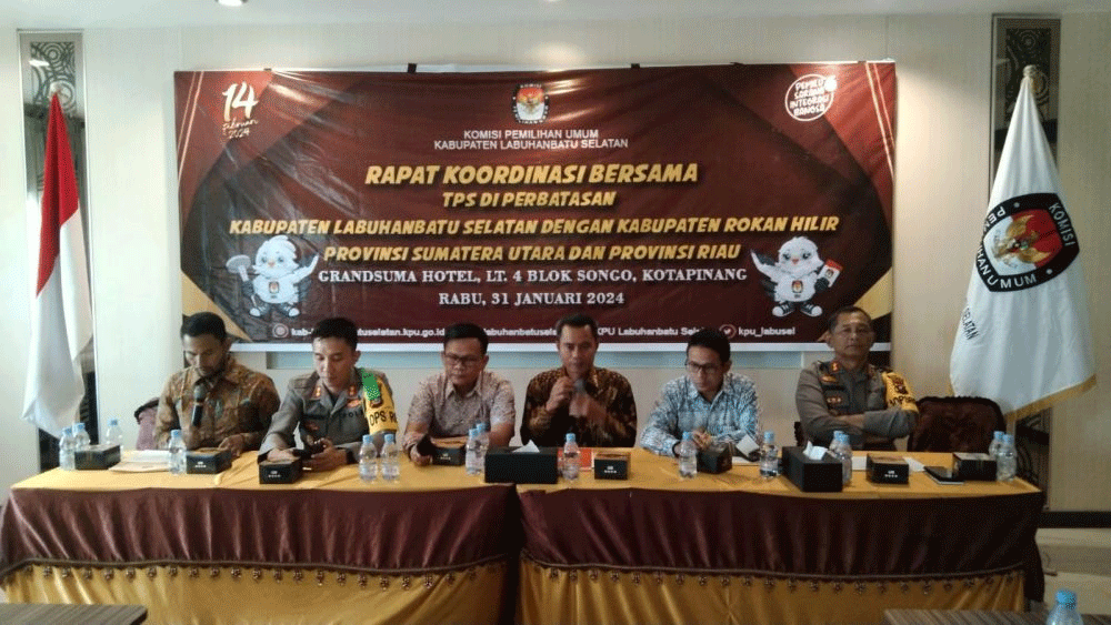 Rapat koordinasi dengan KPU Rohil dan KPU Labuhanbatu Selatan tentang TPS Perbatasan Labuhanbatu Selatan. (riau.go.id)
