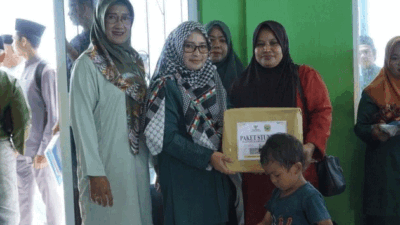 Bupati Lingga Antarkan Bantuan Pemkab ke Katang Bidare, Ambulan Roda Tiga untuk Desa Mensanak