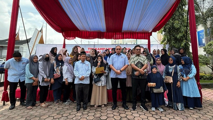 Kelompok Majelis Taklim Safari Dakwah Sumbar mengalihkan dukungan dari Anies Baswedan-Muhaimin Iskandar ke Prabowo Subianto-Gibran Rakabuming pada Pilpres 2024. (detikcom)