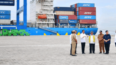 Presiden Joko Widodo resmikan Makassar New Port di Kota Makassar, Kamis (22/2/2024). (BPMI Setpres/Vico)