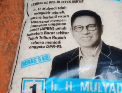 Lah Tibo Nan Dinanti, Diduga Dibagikan Tim Sukses, Sejumlah Warga Payakumbuh Dapat Beras 6 Lah Tibo Nan Dinanti, Diduga Dibagikan Tim Sukses, Sejumlah Warga Payakumbuh Dapat Beras