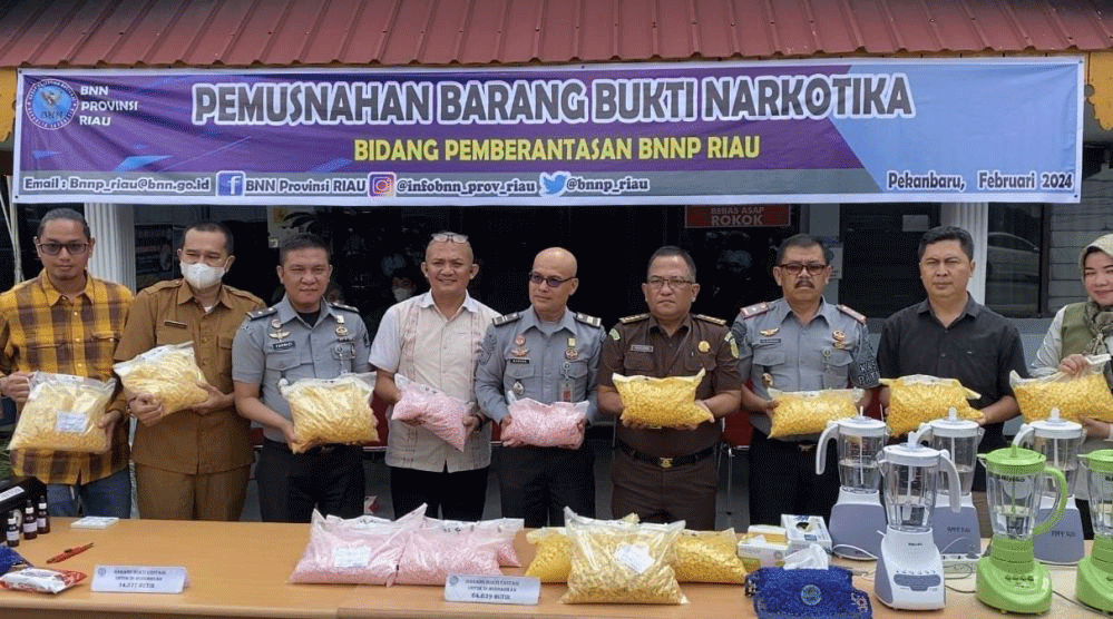 Pemusnahan narkotika oleh BNNP Riau di Pekanbaru. (riau.go.id)