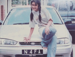 Unggah Foto dengan Sedan Lawas, Nafa Urbach: Hasil Penjualan Kaset Hatiku Bagai Terpenjara