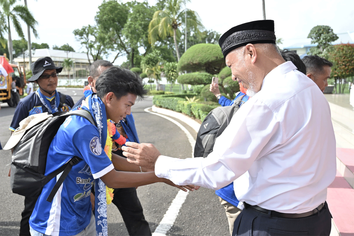 Gubernur Mahyeldi sambut pemain Persikopa yang baru saja jadi runner-up Piala Soeratin U-17. (Biro Adpim)