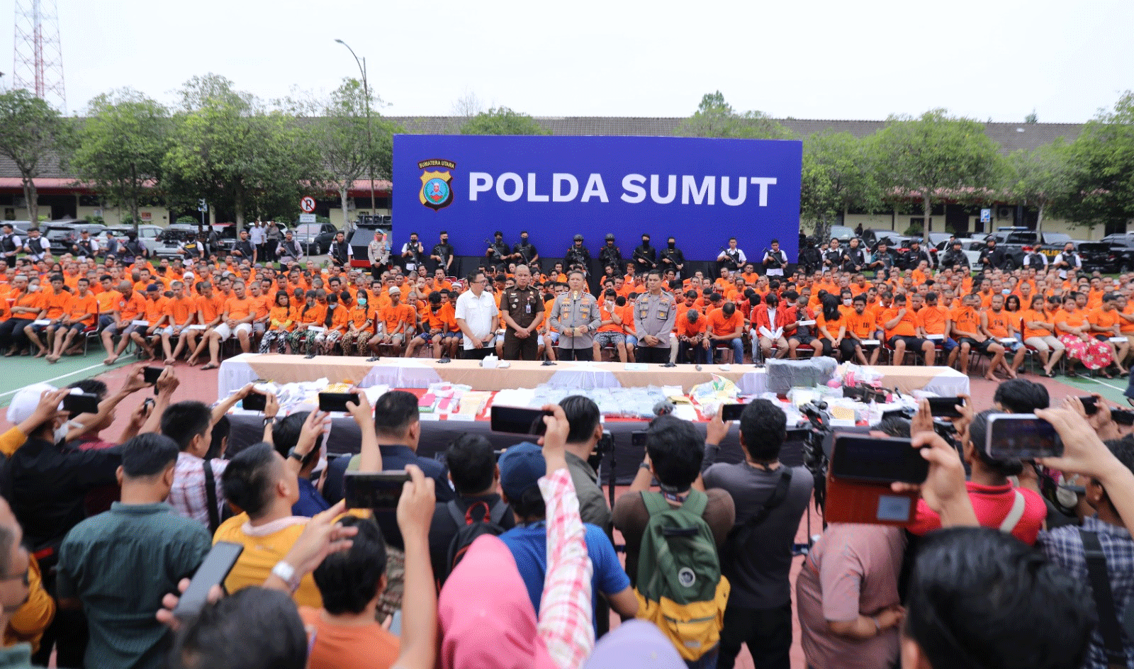 Kapolda Sumatera Utara berikan keterangan pers.