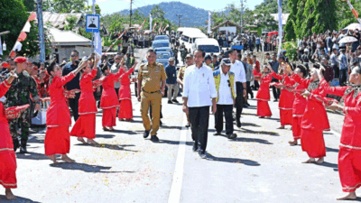 Presiden Joko Widodo, Jumat (23/2/2024) resmikan pelaksanaan Instruksi Jalan Daerah (IJD) di Sulawesi Utara. (BPMI Setpres/Kris)