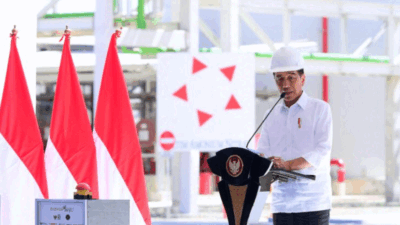 Presiden Joko Widodo resmikan pabrik amonium nitrat PT Kaltim Amonium Nitrat di Bontang, Kalimantan Timur, Kamis (29/2/2024). (BPMI Setpres/Muchlis Jr)