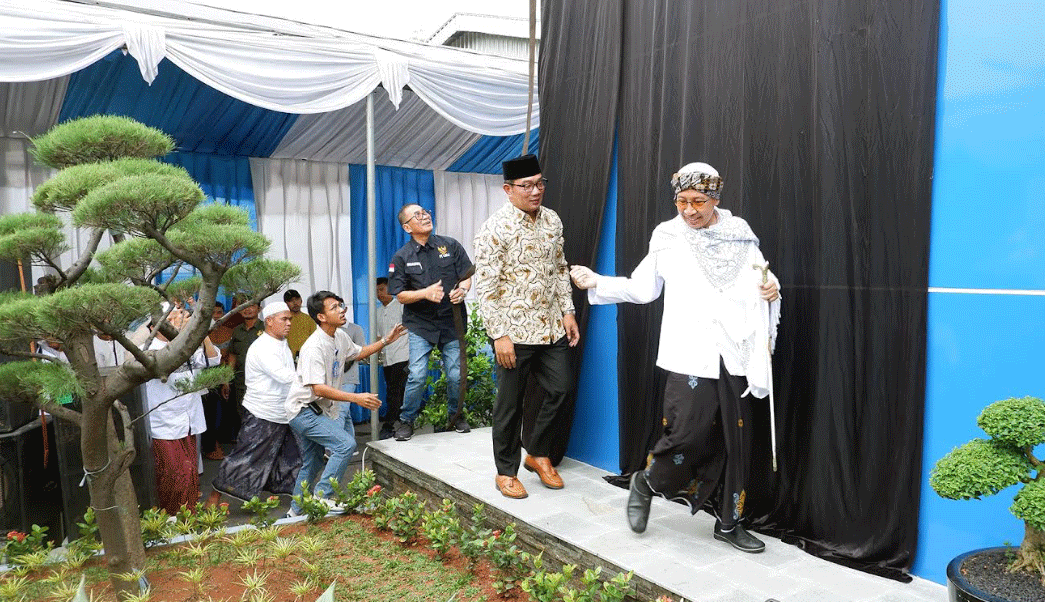 Ridwan Kamil tinjau peternakan terpadu di Balaraja