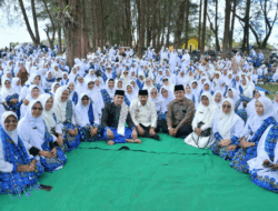 Lantunan Salawat Menggema di Pantai Tiku, Anggota BKMT Agam Terharu