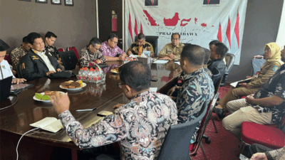 Rapat persiapan peringatan HUT Satpol PP dan Satlinmas tingkat nasional di Padang. (Biro Adpim)