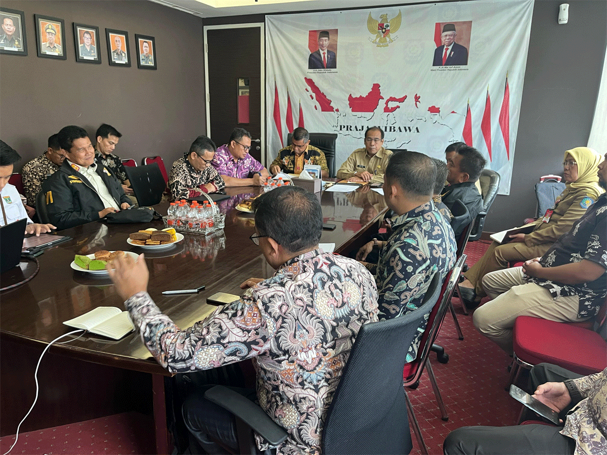 Rapat persiapan peringatan HUT Satpol PP dan Satlinmas tingkat nasional di Padang. (Biro Adpim)