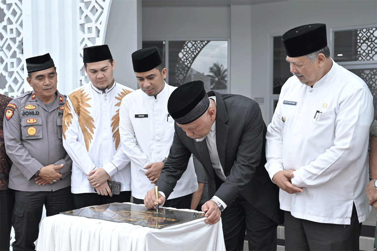 Gubernur Mahyeldi resmikan bangunan baru Masjid Besar Syura Pandan Kota Solok