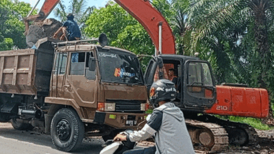 Tanah Korekan Proyek Pelebaran Jalan Sergai Diduga Dijual