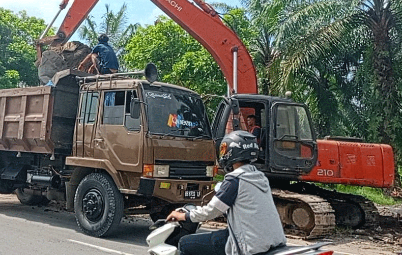 Pekerjaan pelebaran jalan