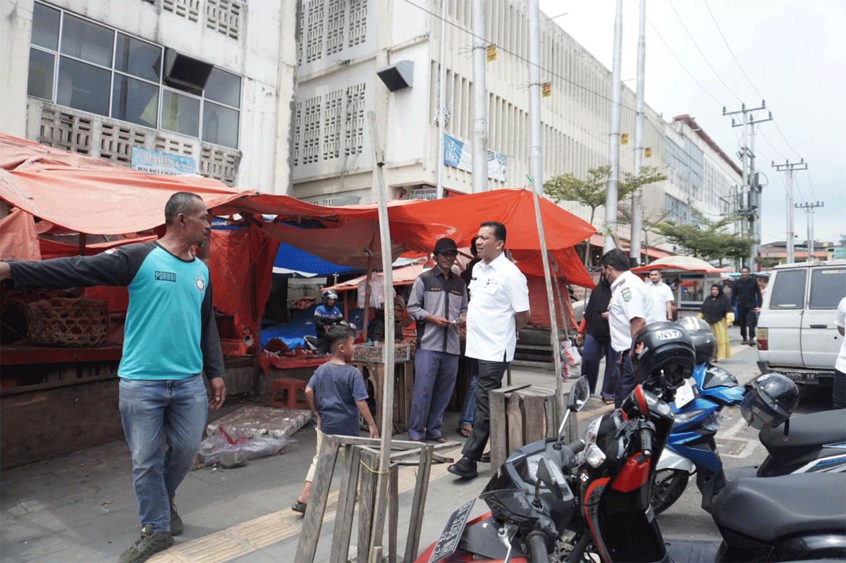 Wali kota imbau masyarakat tak berjualan di trotoar. (kominfo)