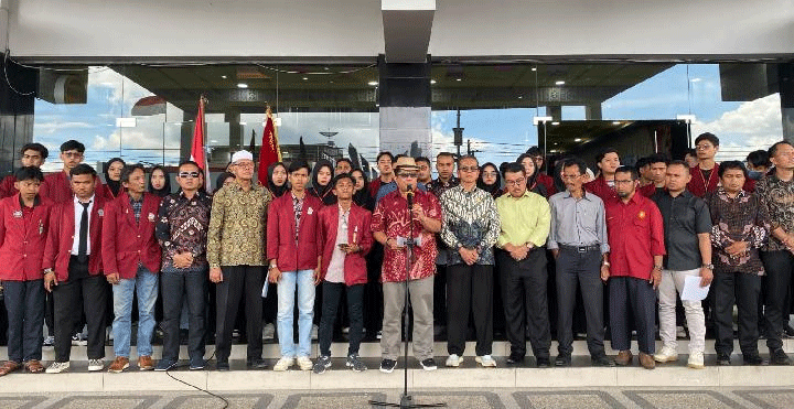 Sivitas Universitas Muhammadiyah Sumatera Barat nyatakan sikap dengan nama Pitaruah Penyelamatan Bangsa di Kampus III Bukittinggi. (ist)