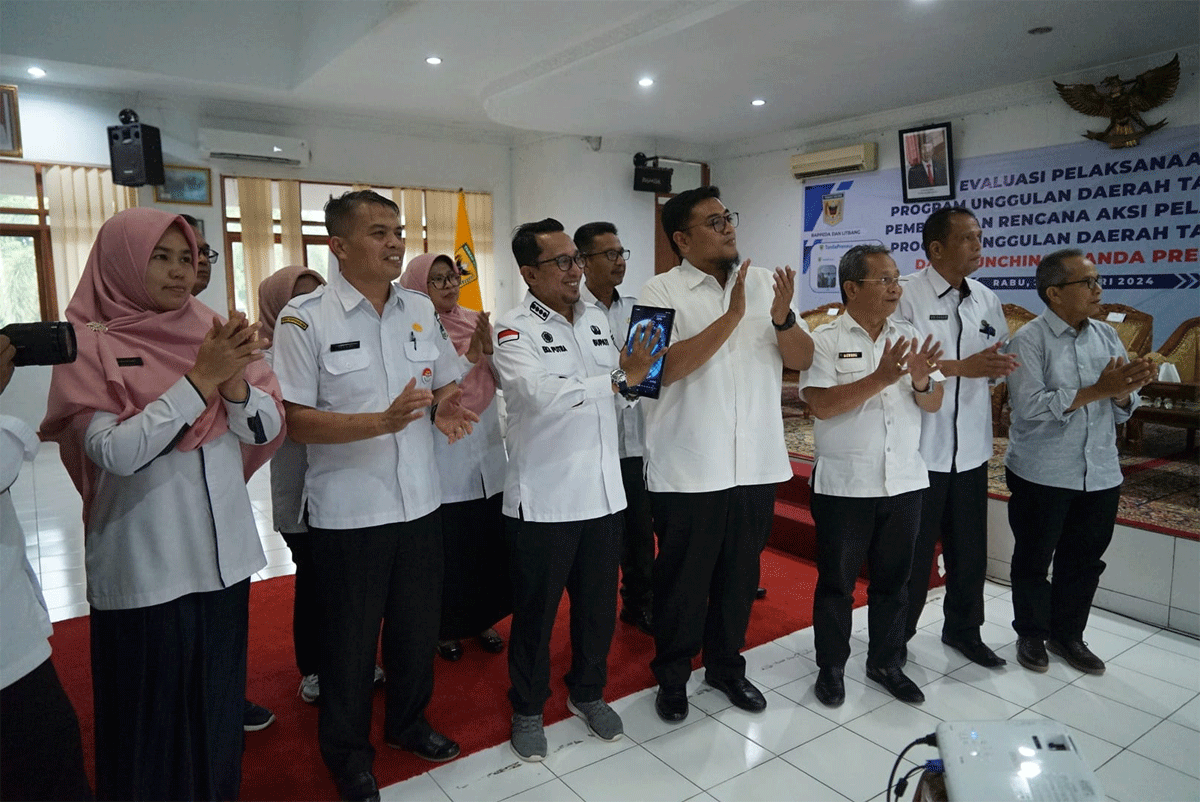 Peluncuran (Tanah Datar Preneur) yang dihadiri bupati dan wakil bupati. (Prokopim)