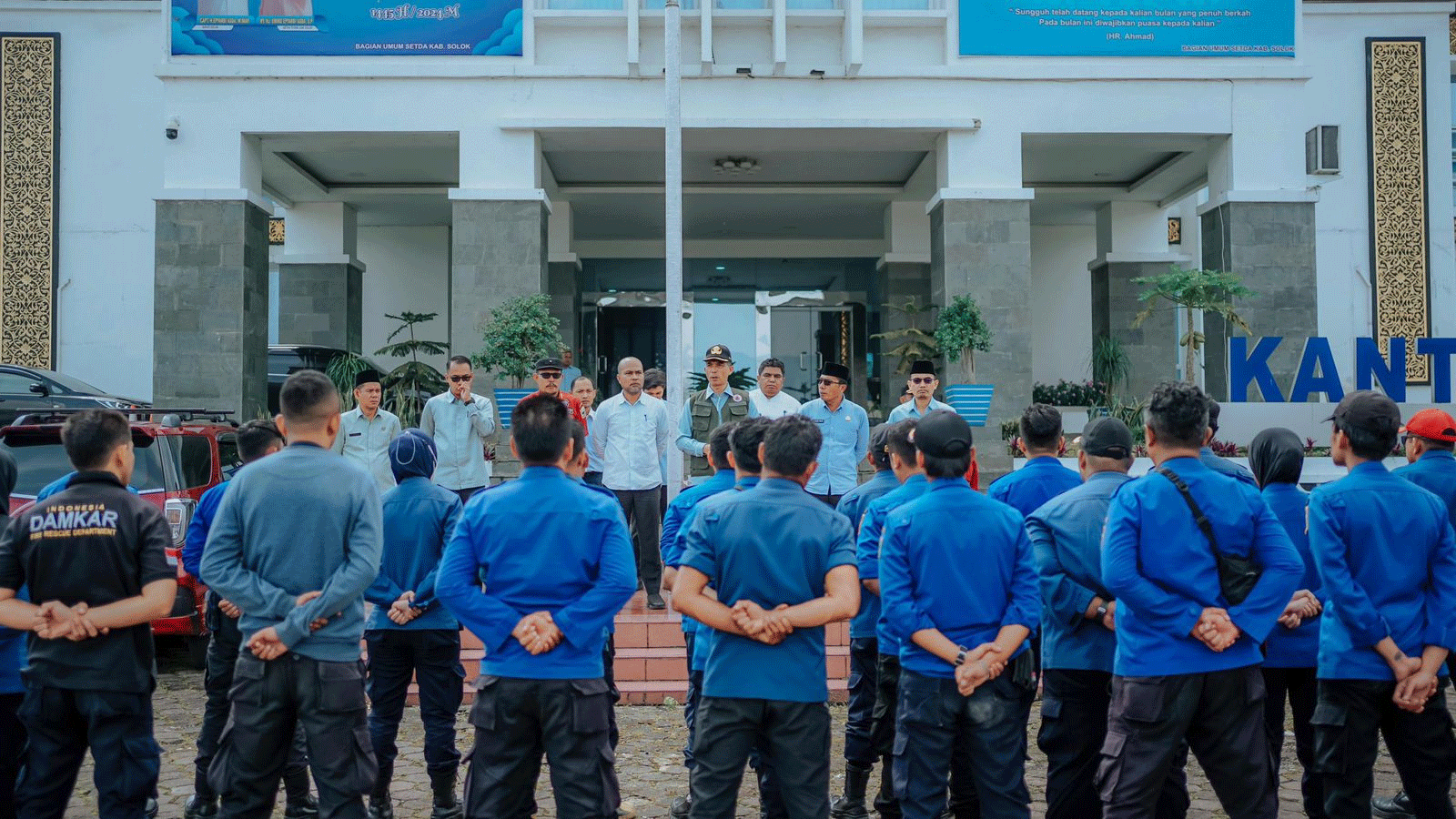 Sekda Kabupaten Solok lepas tim damkar ke Pesisir Selatan.