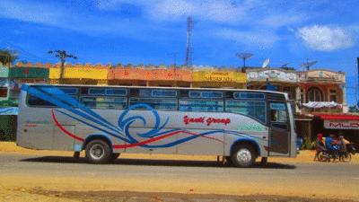 Persaingan Memang Keras, Miliki Banyak Pelanggan Setia, Bus Lawas Tetap Bertahan di Tengah Lintasan