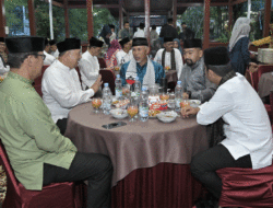 Gubernur Dimarahi Bupati di Kabupaten Solok, Dijamu Buka Puasa Bersama di Kota Solok 8 Gubernur Dimarahi Bupati di Kabupaten Solok, Dijamu Buka Puasa Bersama di Kota Solok