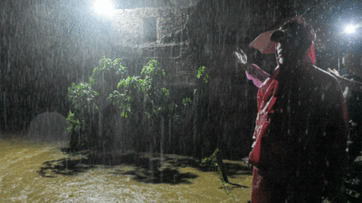 Padang Dikepung Banjir, Ratusan Warga Kampung Durian Mengungsi ke Masjid