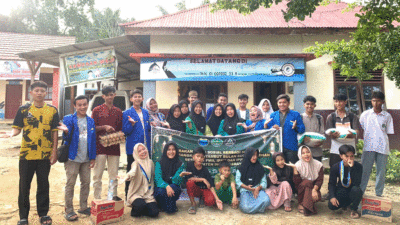 Foto bersama usai bakti sosial