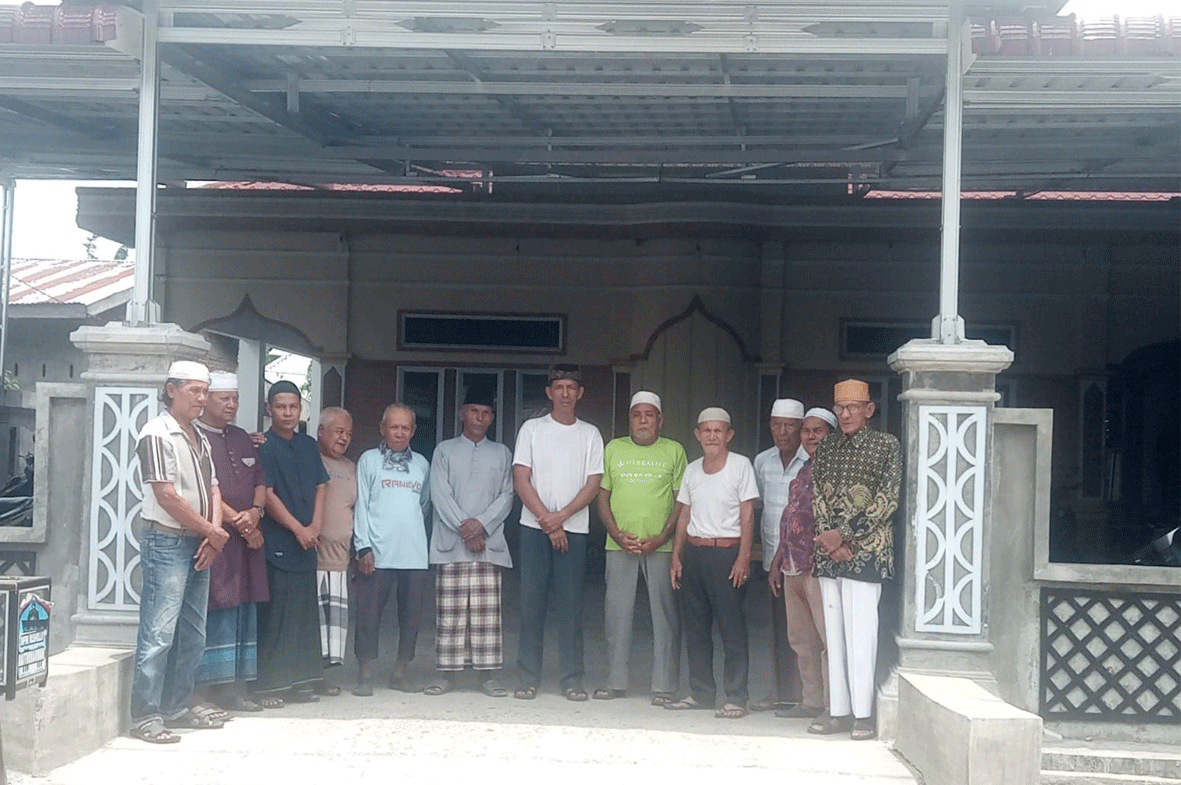 Pengurus musala foto bersama