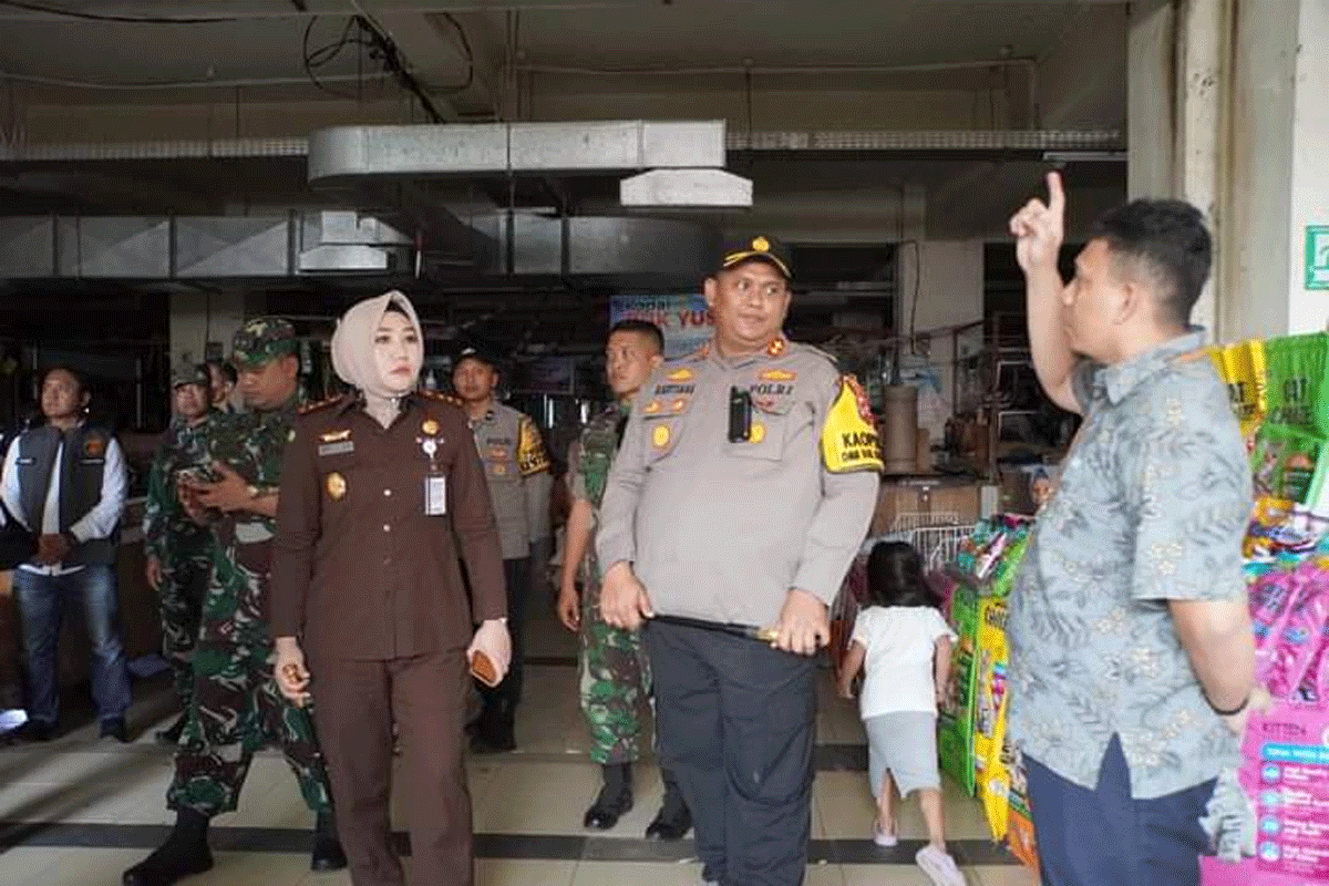 Persiapan bazar di Kejari Padang Panjang
