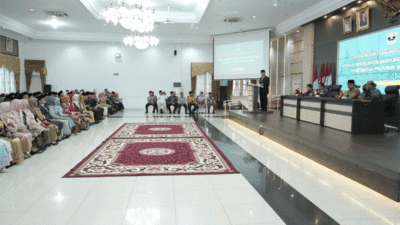 Gubernur beri arahan pada kepala SMA dan SMK yang dilantik. (Biro Adpim)