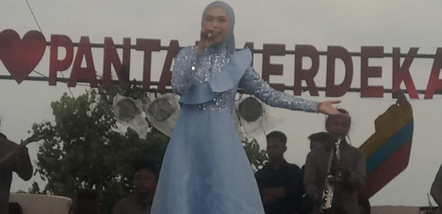 Madhani hibur penggemarnya di lapangan Merdeka, Sergai.