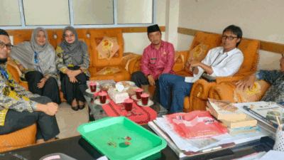 Pertemuan membahas persiapan peluncuran program Keroyok Kampung di Kantor Camat Matur